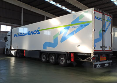 Parte trasera de camión de transporte Grupo Nazarenos