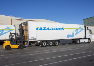 Cargando camión de transporte Grupo Nazarenos